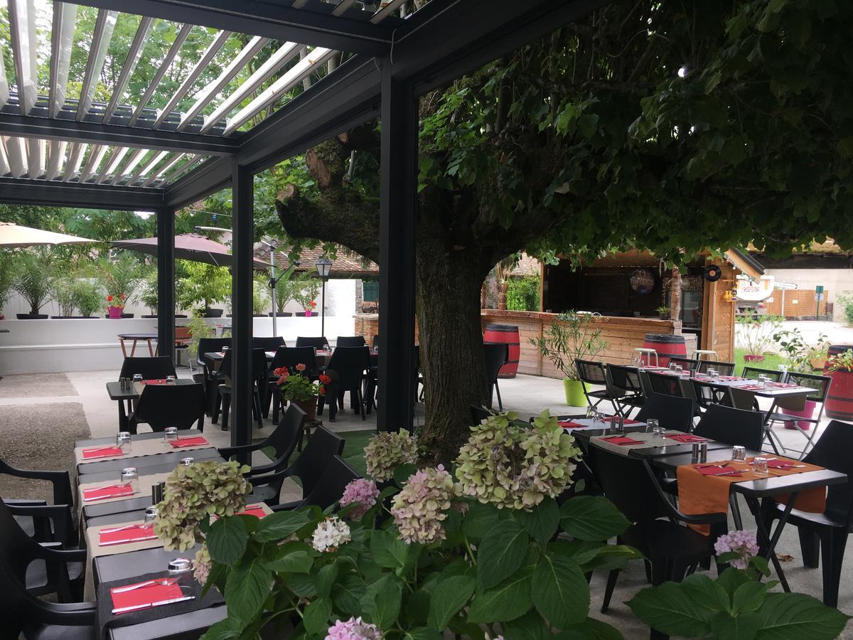 Hotel Le Relais Des Vieilles Postes Les Avenières Exteriér fotografie