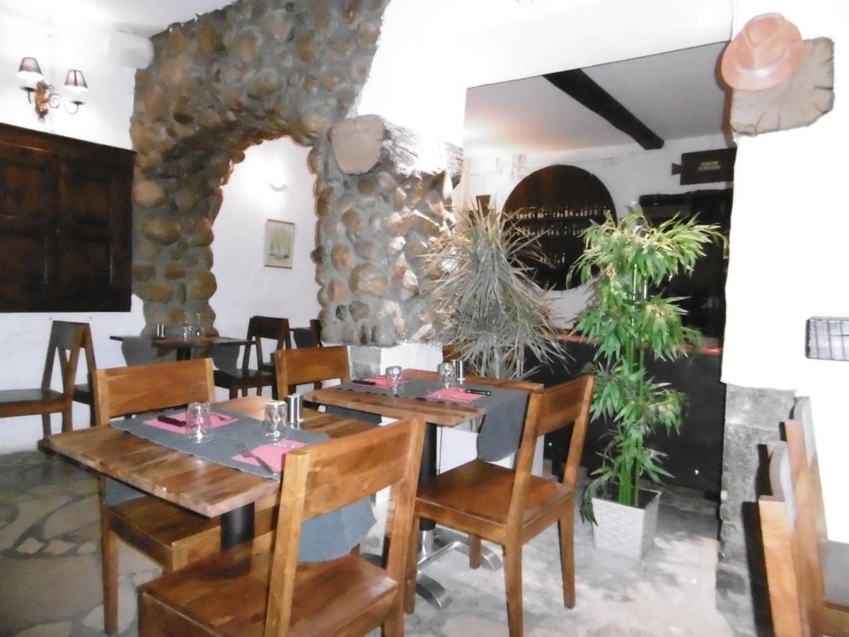 Hotel Le Relais Des Vieilles Postes Les Avenières Exteriér fotografie