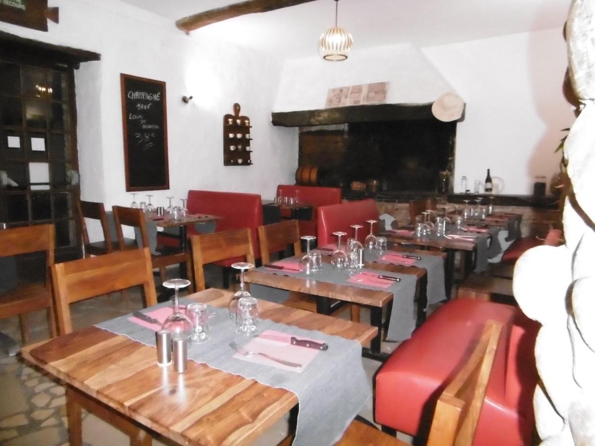 Hotel Le Relais Des Vieilles Postes Les Avenières Exteriér fotografie